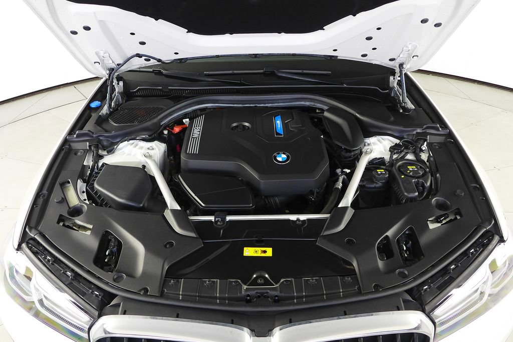 Certified 2022 BMW 530e w/ Convenience Package image 6