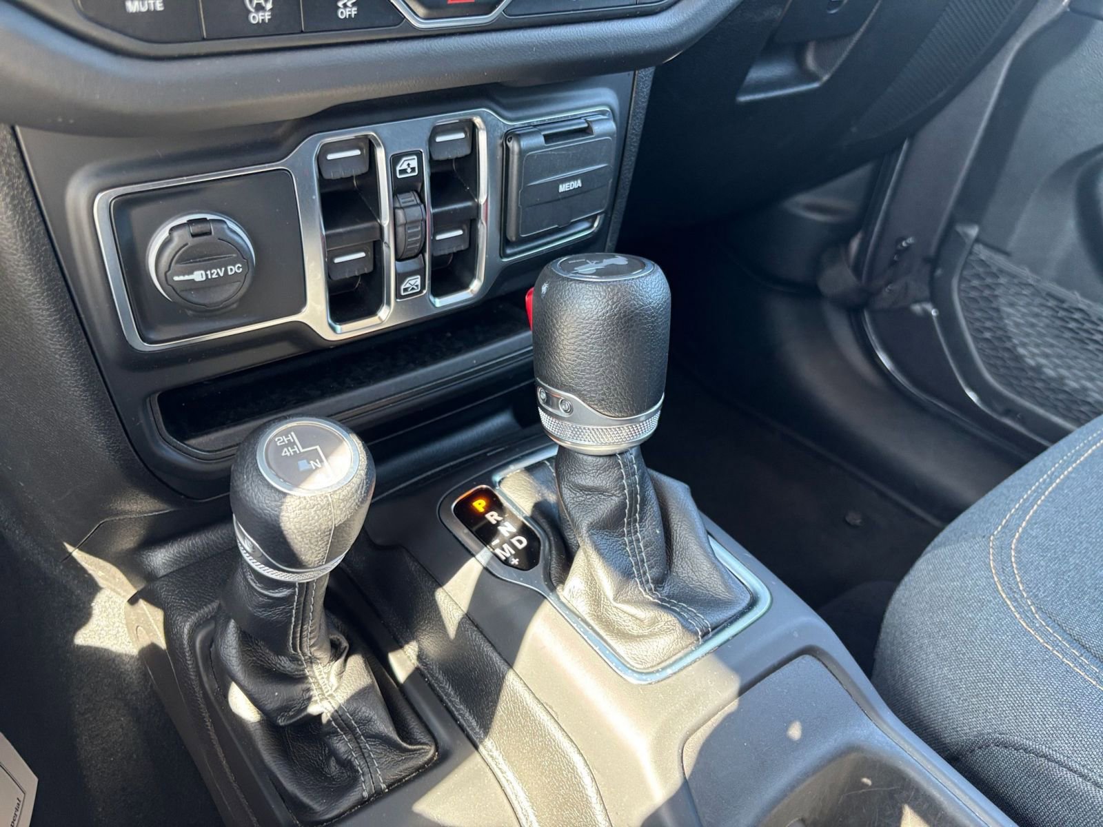 Used 2025 Jeep Wrangler Unlimited Sahara AWD/4WD image 39