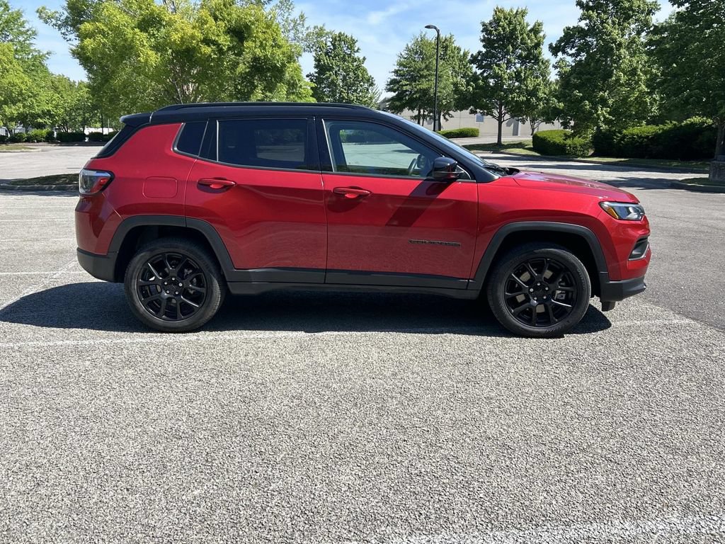 Used 2024 Jeep Compass Latitude w/ Altitude Special Edition AWD/4WD image 8
