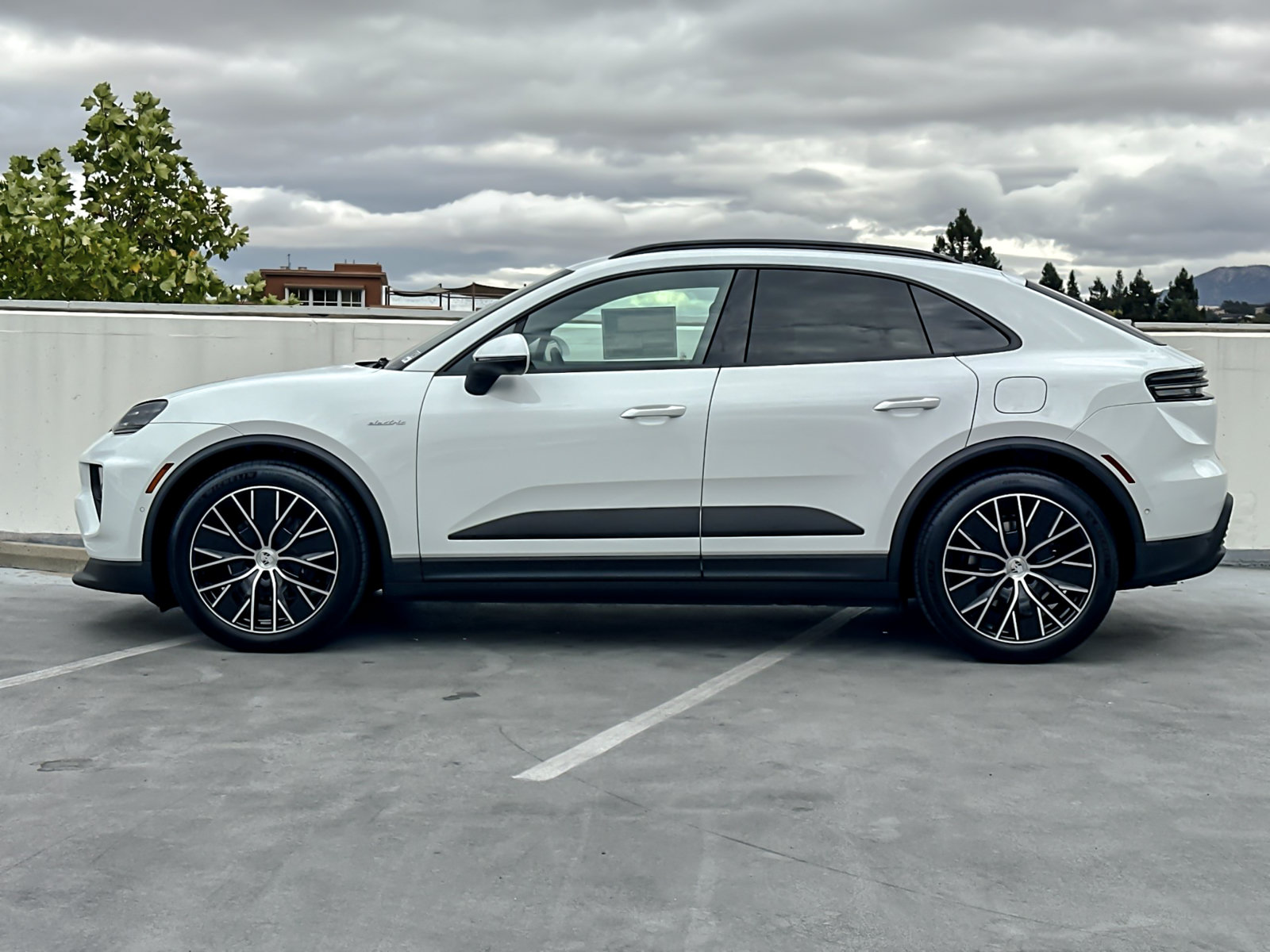 New 2026 Porsche Macan 4 Electric AWD/4WD image 3