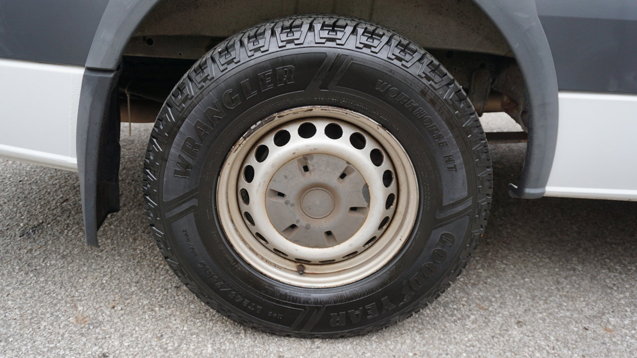 Used 2012 Mercedes-Benz Sprinter 2500 w/ Additional Battery Pkg image 11