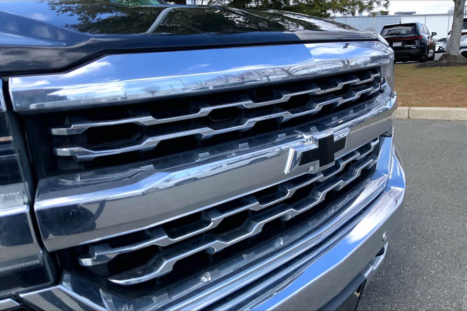Used 2018 Chevrolet Silverado 1500 LTZ w/ Sport Package AWD/4WD image 30