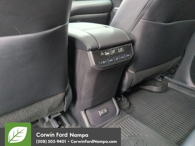 Used 2023 Toyota Highlander XLE AWD/4WD image 27