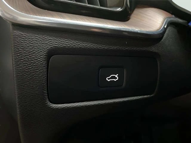 Used 2024 Volvo XC60 B5 Plus w/ Protection Package Premier AWD/4WD image 33