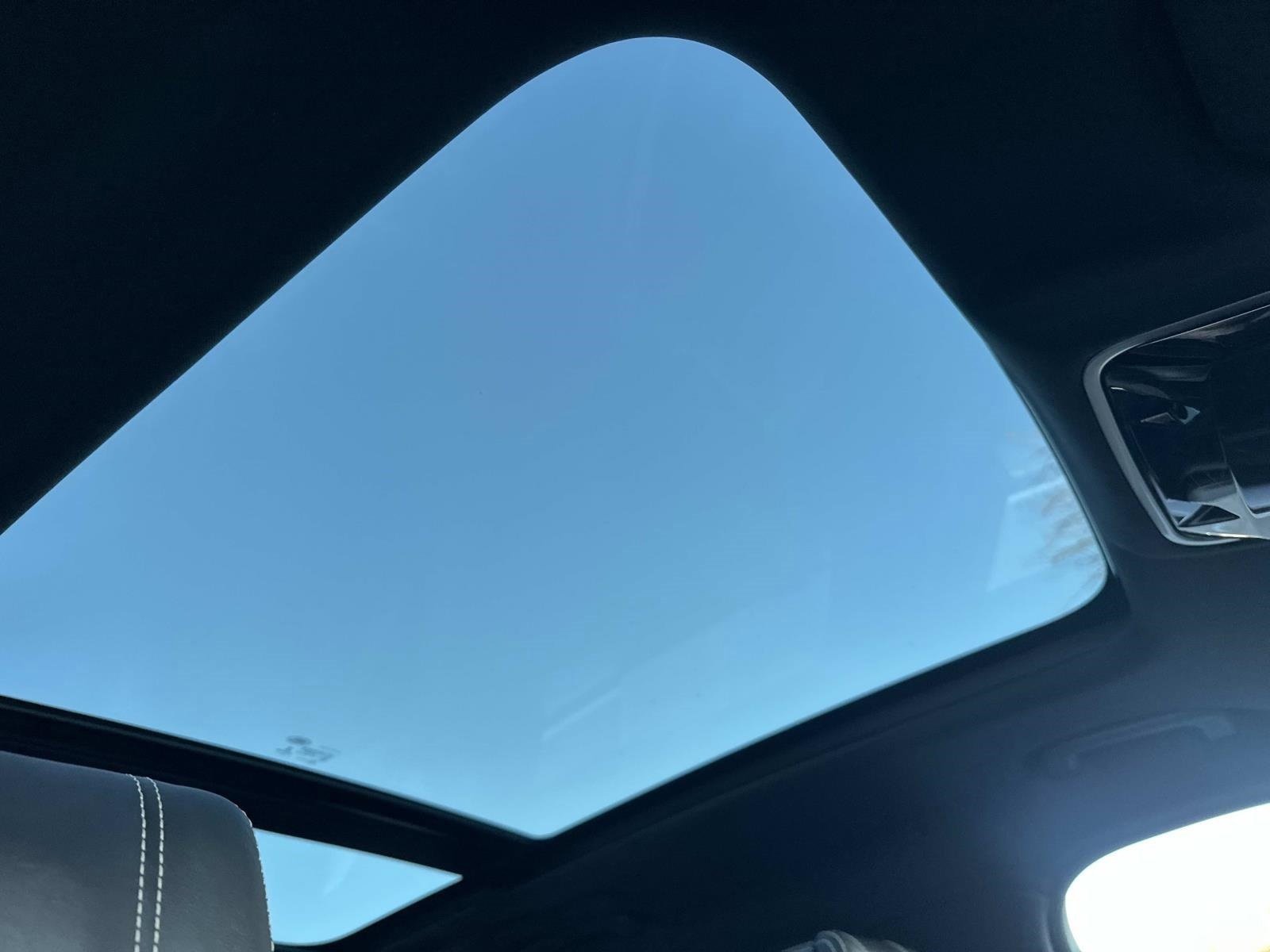 Used 2018 Land Rover Range Rover Velar R-Dynamic HSE image 26