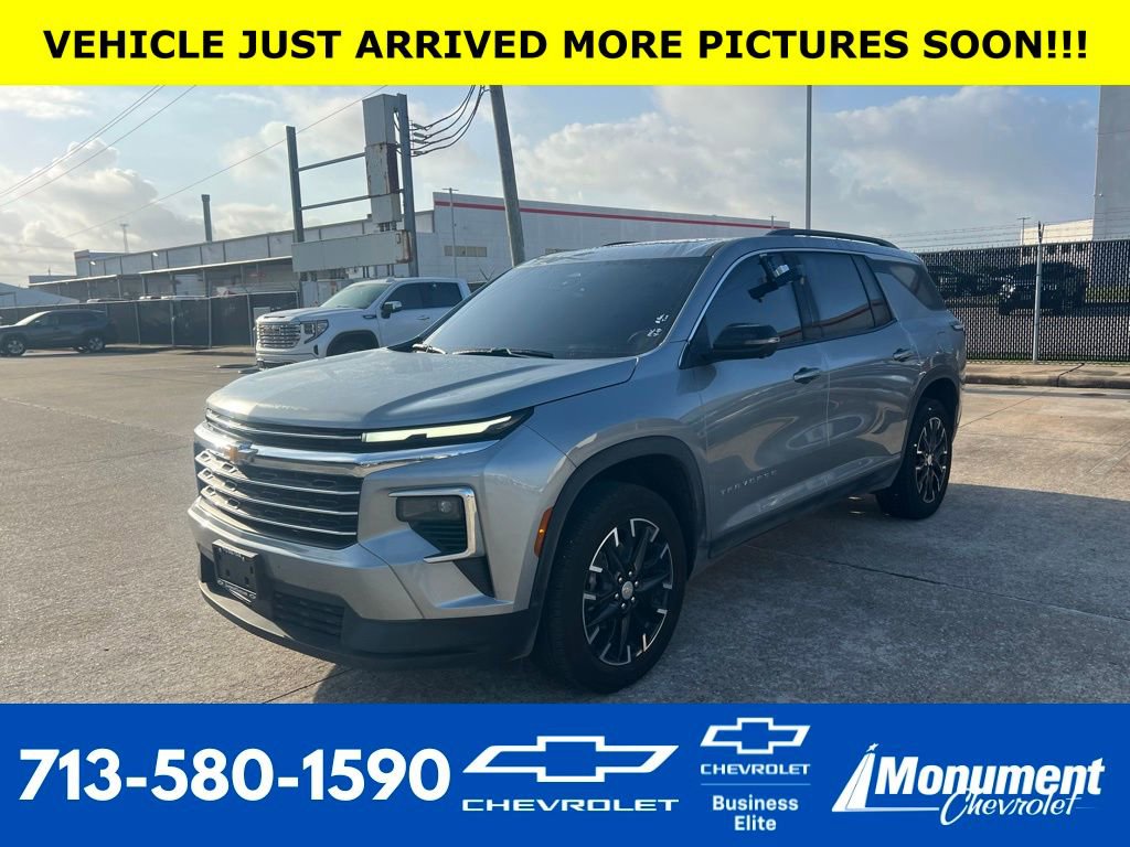 Used 2026 Chevrolet Traverse LT w/ Sun and Wheel Package FWD image 1