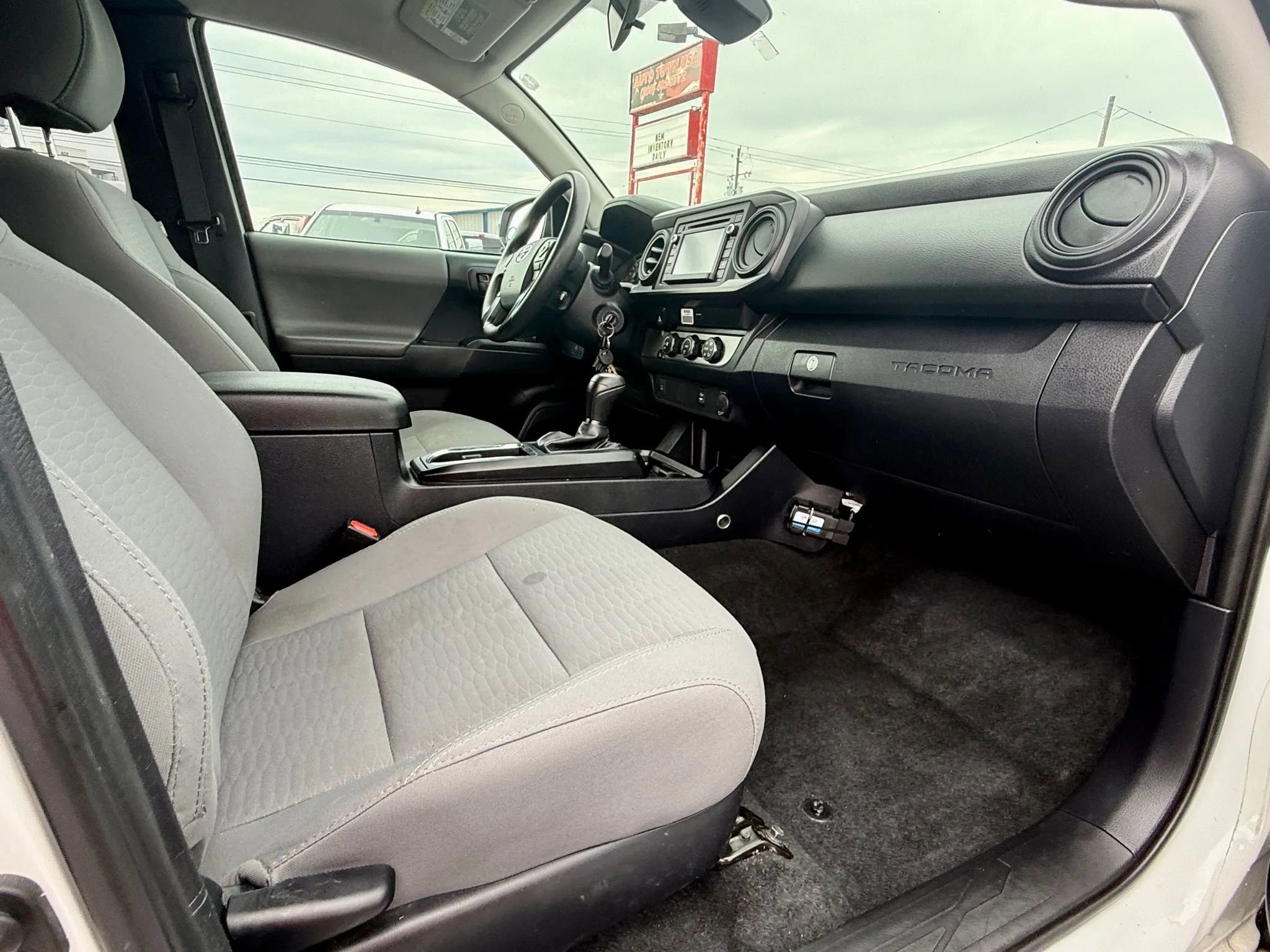 Used 2019 Toyota Tacoma 2WD Access Cab image 17