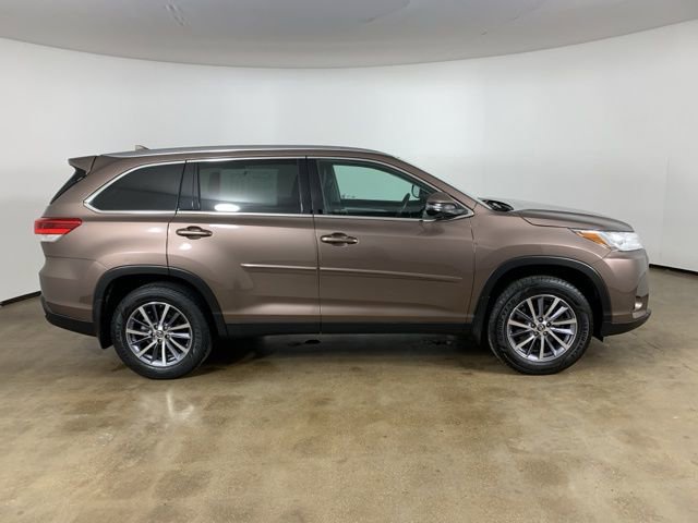 Used 2019 Toyota Highlander XLE w/ Protection Package #3 image 7