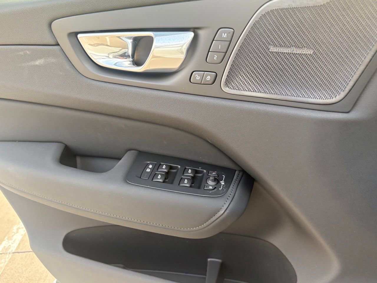 New 2026 Volvo XC60 T8 Ultra w/ Protection Package Premier image 18