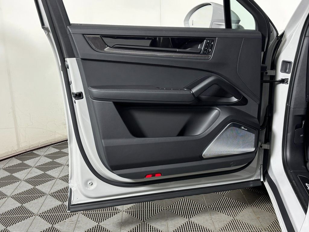 New 2026 Porsche Cayenne GTS AWD/4WD image 15