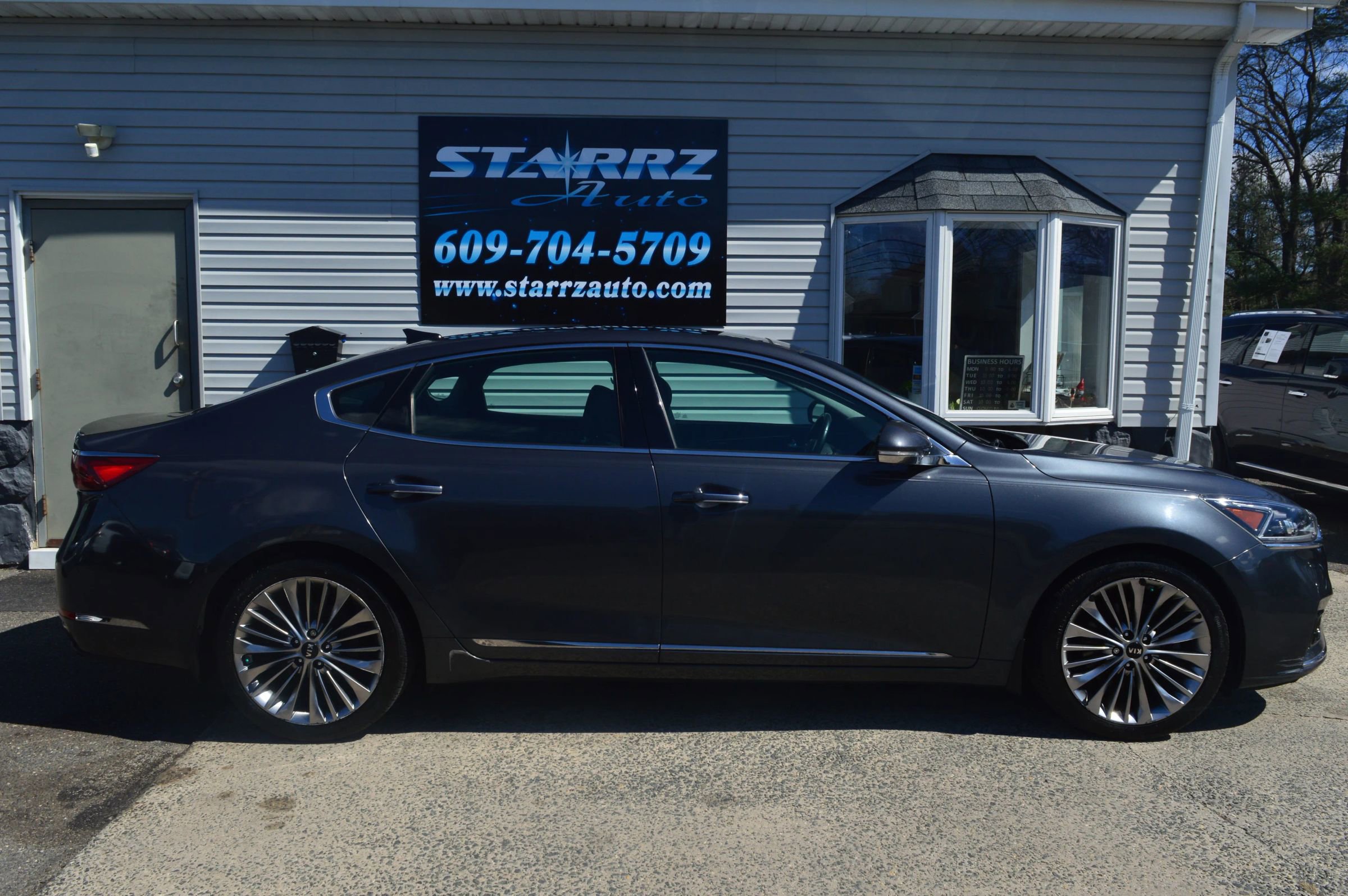 Used 2018 Kia Cadenza Limited image 6