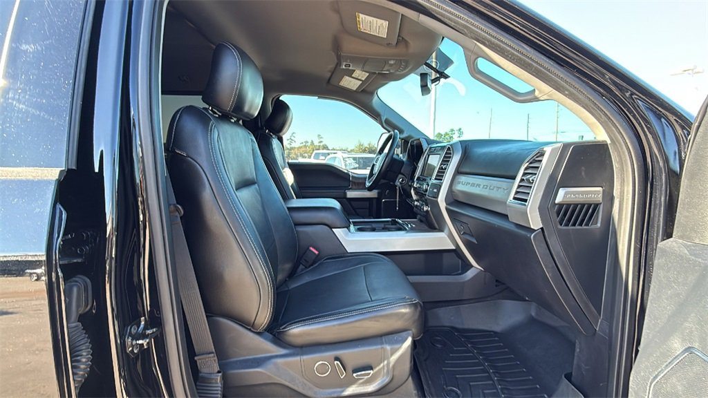 Used 2017 Ford F250 Lariat w/ FX4 Off-Road Package image 33