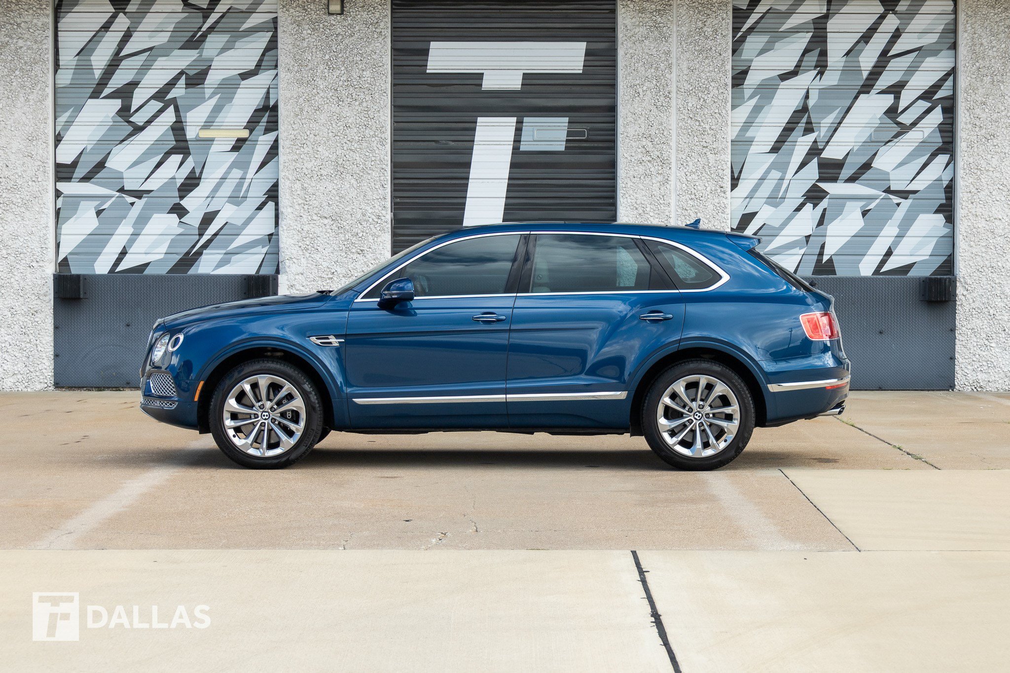 Used 2019 Bentley Bentayga AWD/4WD image 1