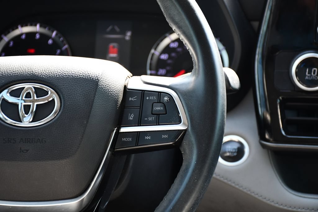 Used 2021 Toyota Highlander LE FWD image 27