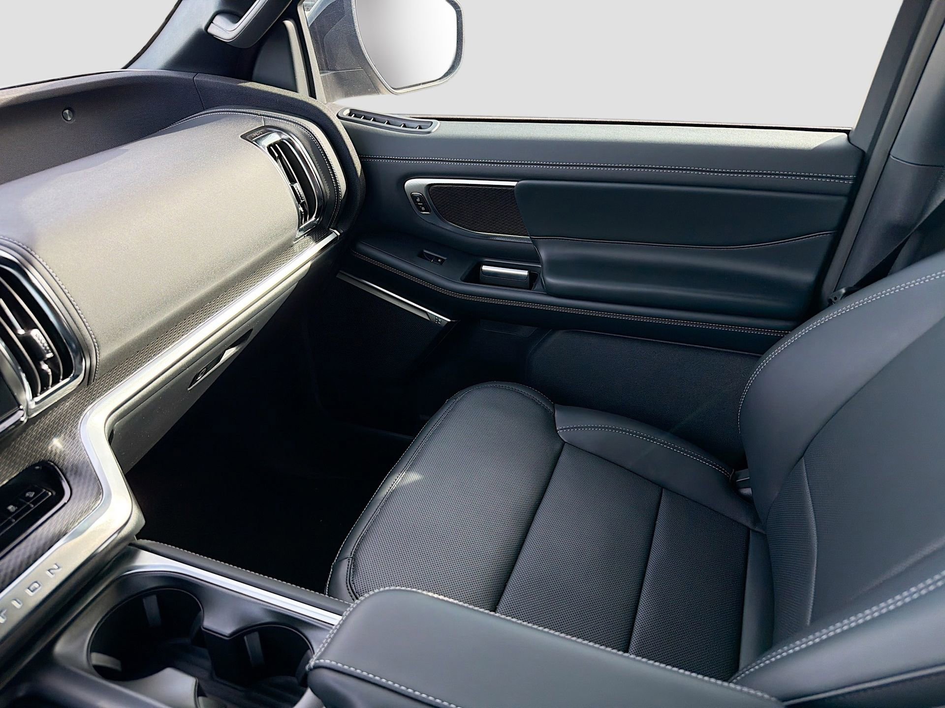 New 2026 Ford Expedition Platinum w/ Stealth Appearance Package image 32