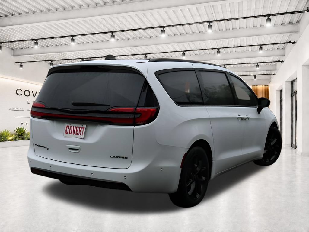 Used 2025 Chrysler Pacifica Limited FWD image 7