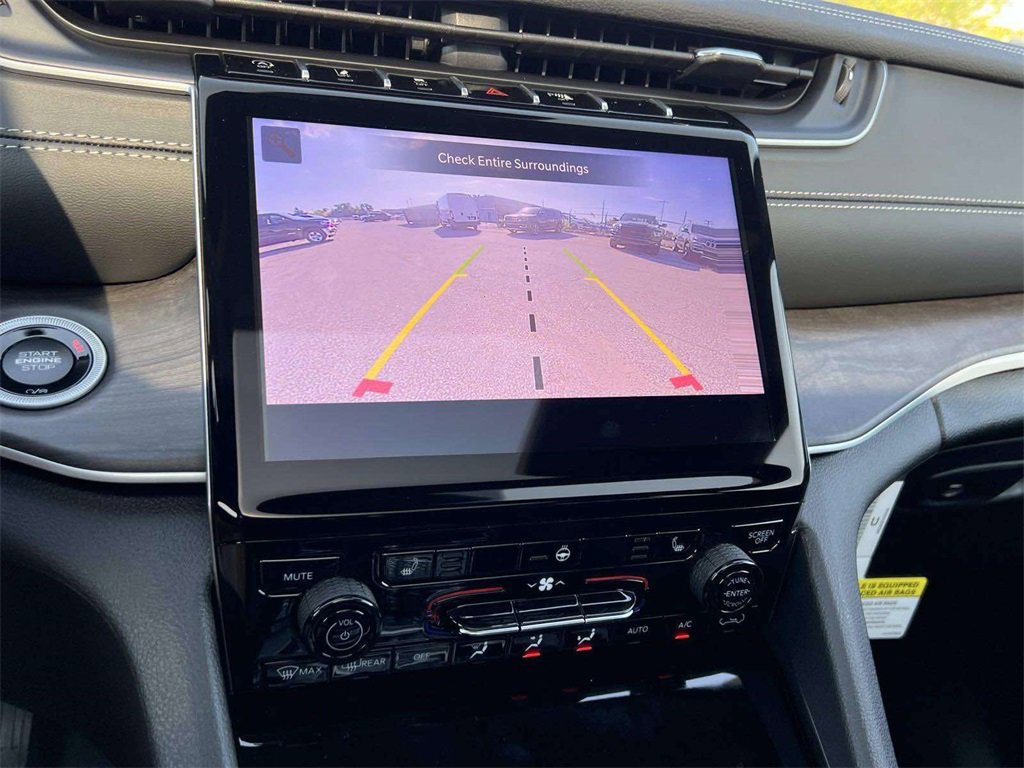 New 2025 Jeep Grand Cherokee Limited image 14