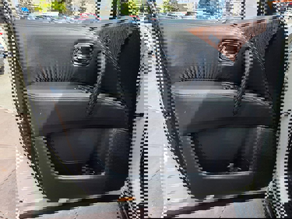 Used 2019 Nissan Armada SL w/ Premium Package image 30