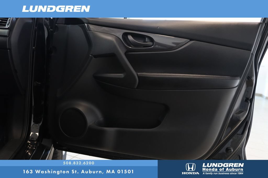 Used 2019 Nissan Rogue S AWD/4WD image 14