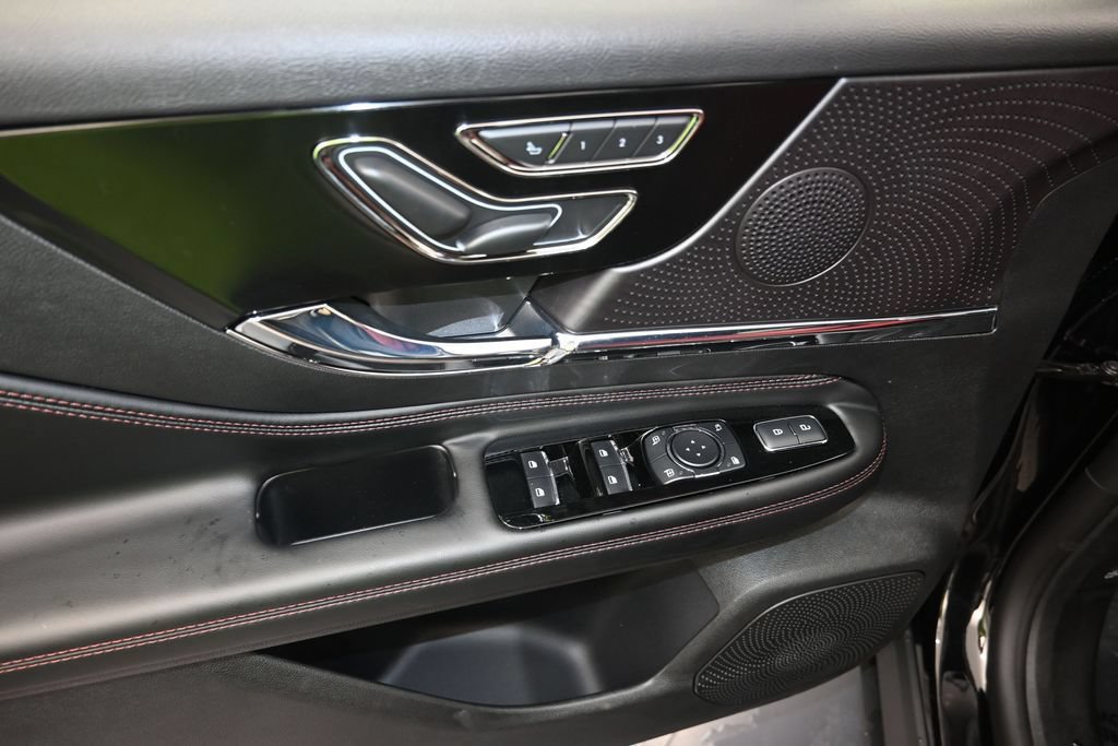 New 2026 Lincoln Corsair Reserve w/ Jet Appearance Package AWD/4WD image 11