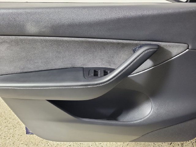 Used 2022 Tesla Model Y Long Range AWD/4WD image 21
