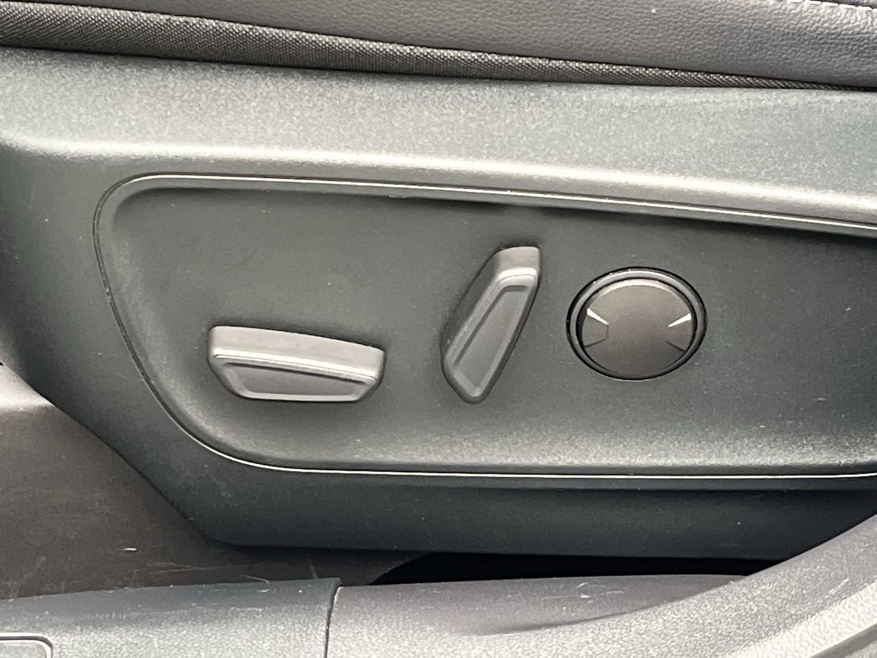 Certified 2022 Ford Escape Titanium AWD/4WD image 12