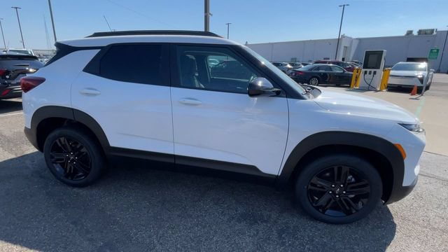New 2026 Chevrolet TrailBlazer LT w/ Convenience Package AWD/4WD image 3