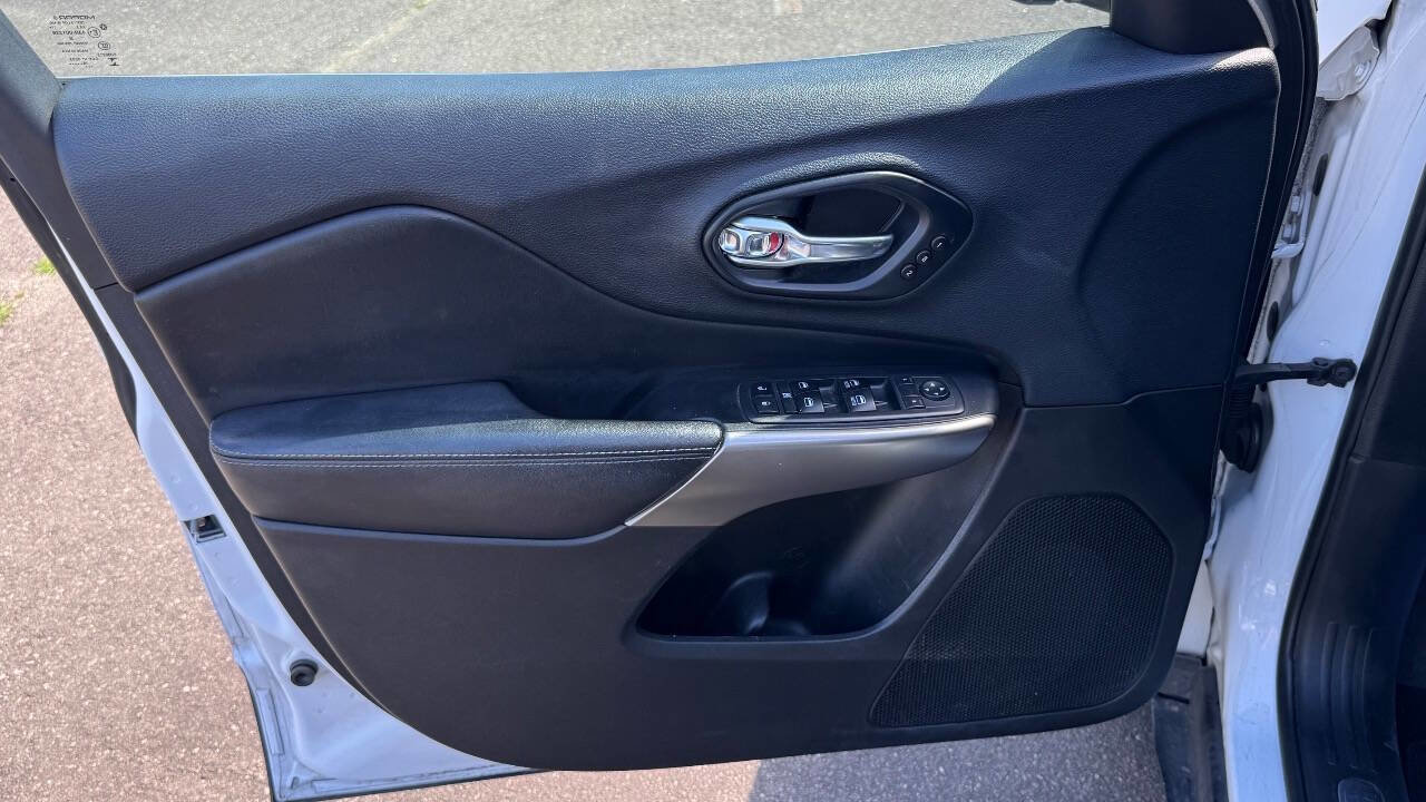 Used 2019 Jeep Cherokee Limited FWD image 13
