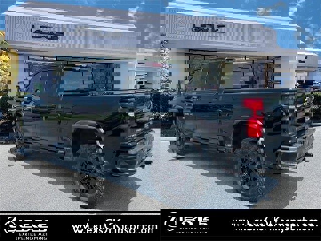 Used 2024 Chevrolet Silverado 2500 ZR2 w/ Technology Package image 3