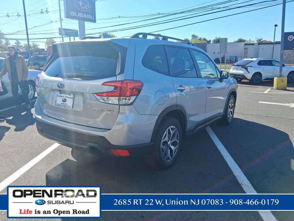 Used 2023 Subaru Forester Premium AWD/4WD image 7