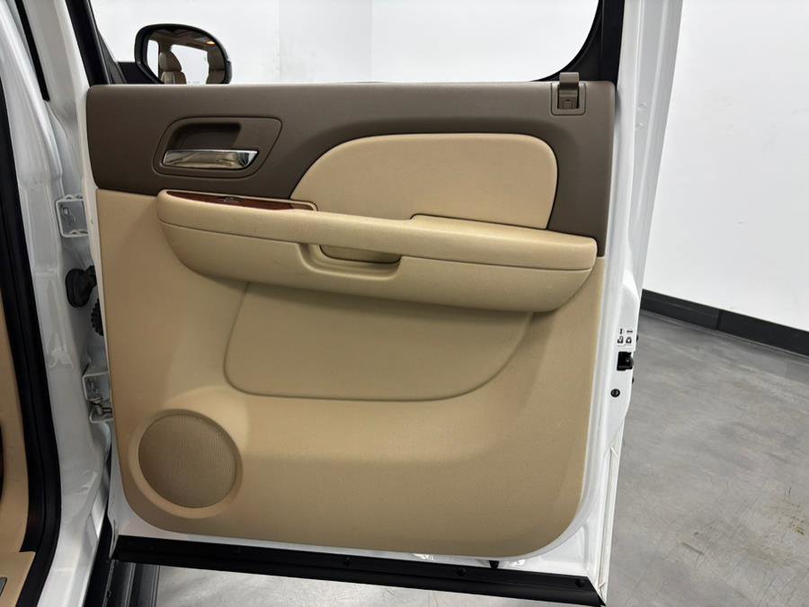 Used 2014 Chevrolet Suburban LTZ image 29