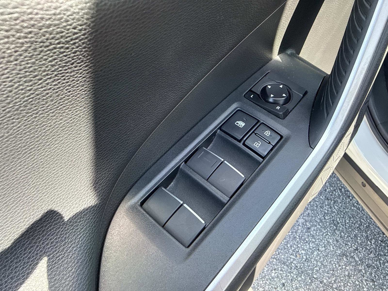 Used 2020 Toyota RAV4 Limited image 19