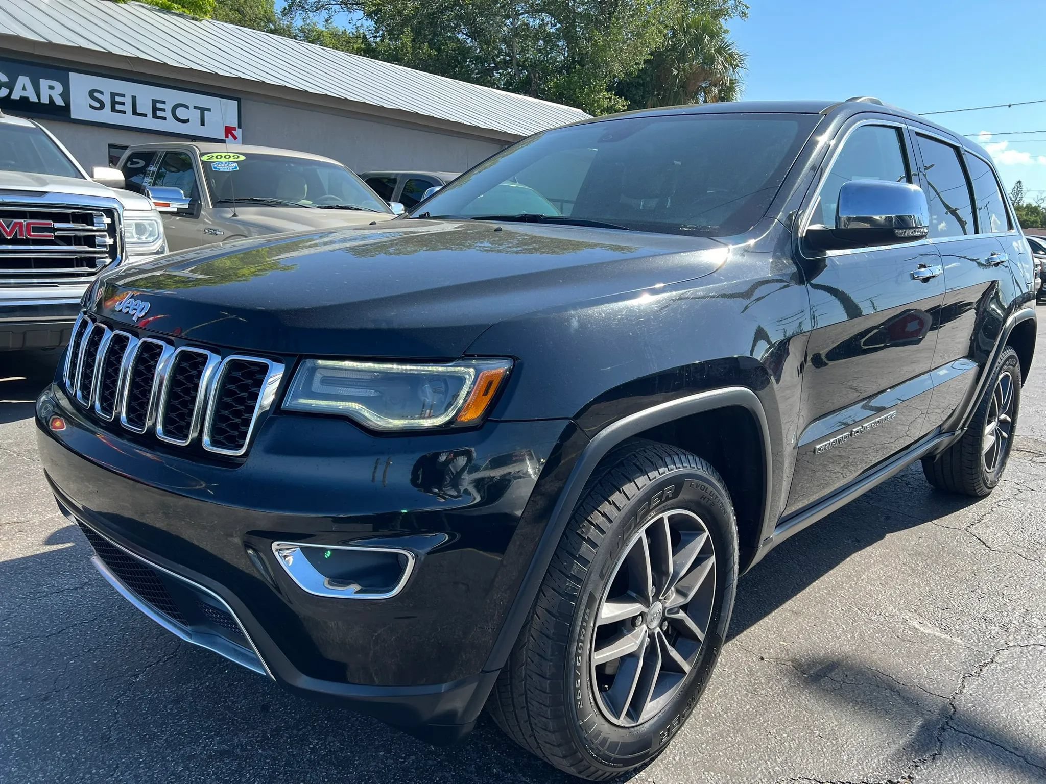 Used 2017 Jeep Grand Cherokee Limited w/ Luxury Group II RWD image 2