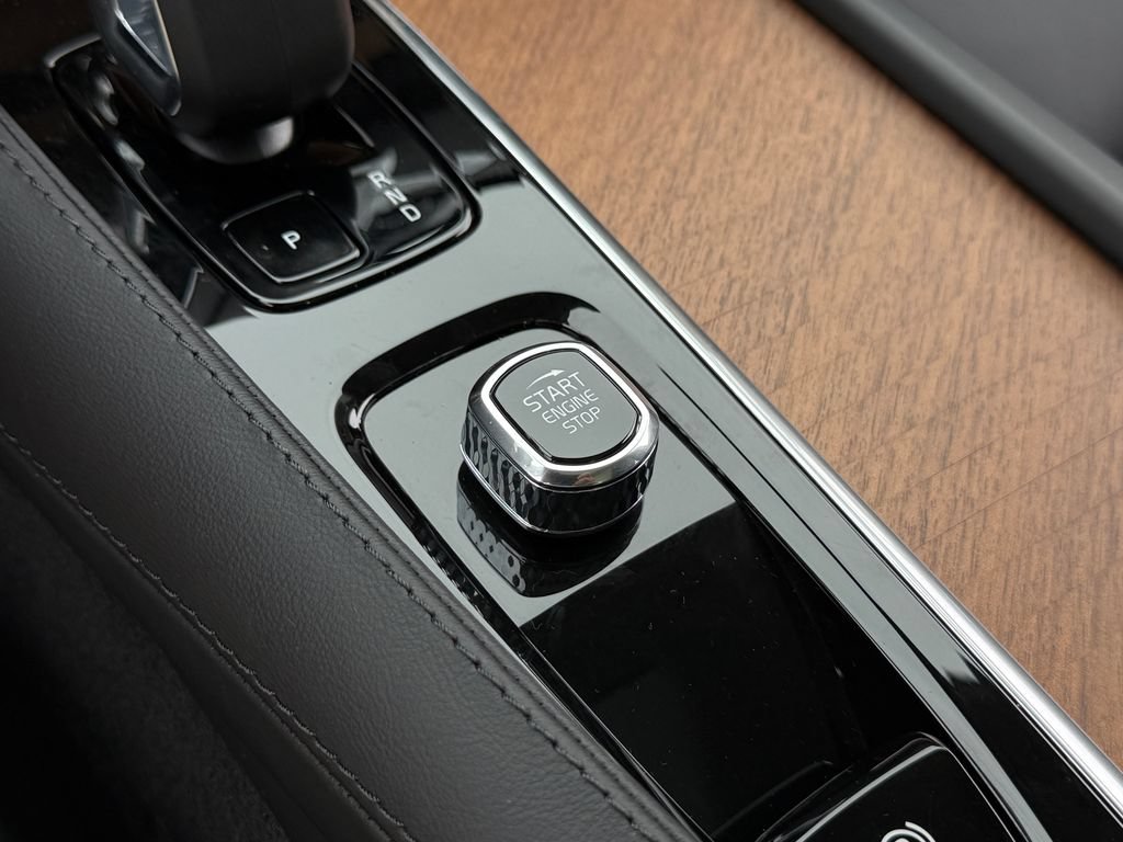 Certified 2023 Volvo XC90 B6 Plus w/ Protection Package Premier AWD/4WD image 39