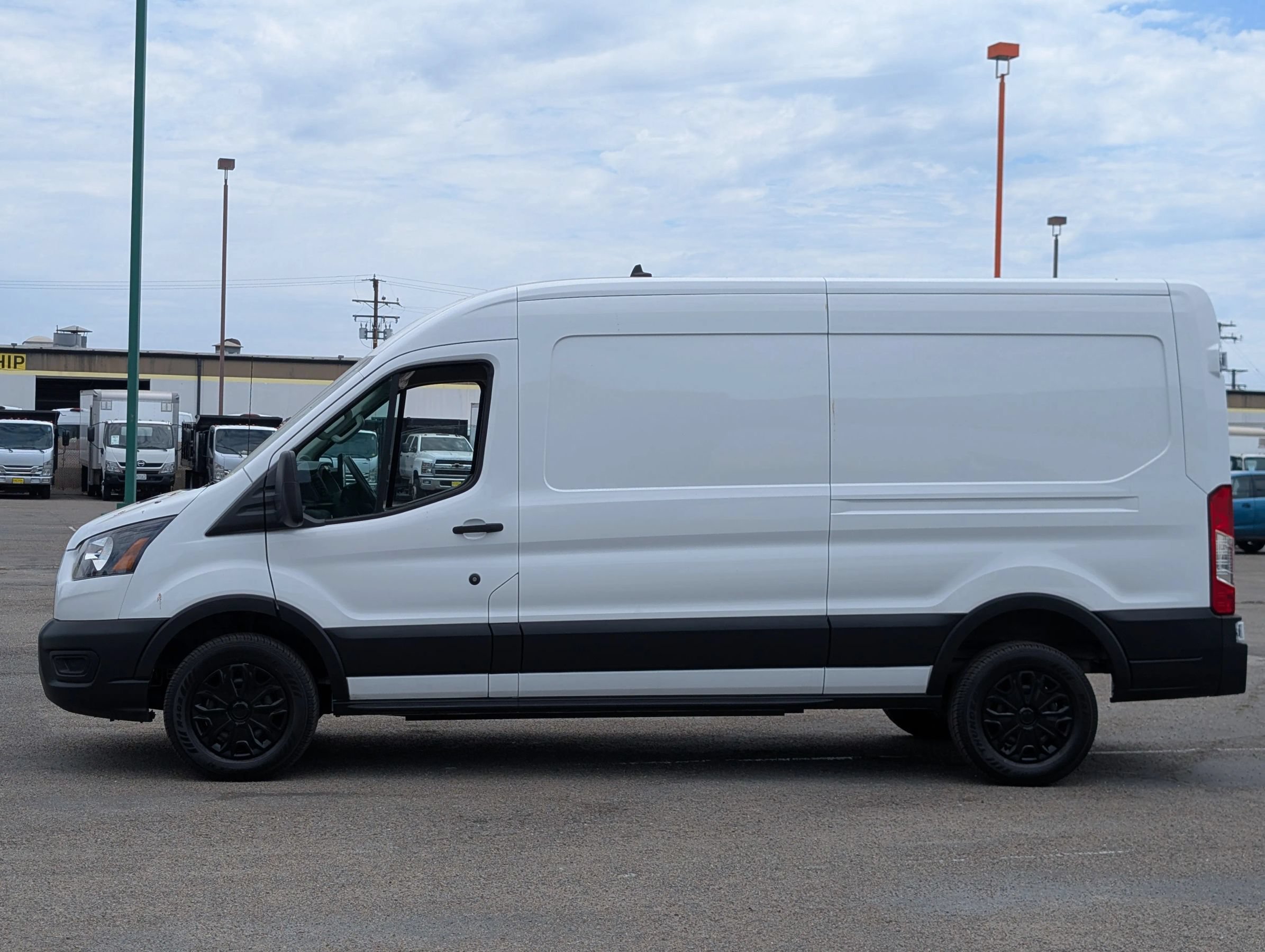 Used 2023 Ford E-Transit Medium Roof RWD image 5