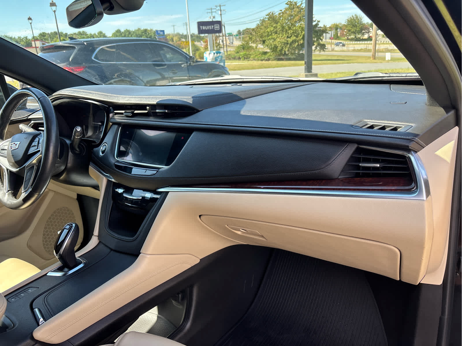 Used 2017 Cadillac XT5 Luxury w/ Driver Awareness Package AWD/4WD image 37