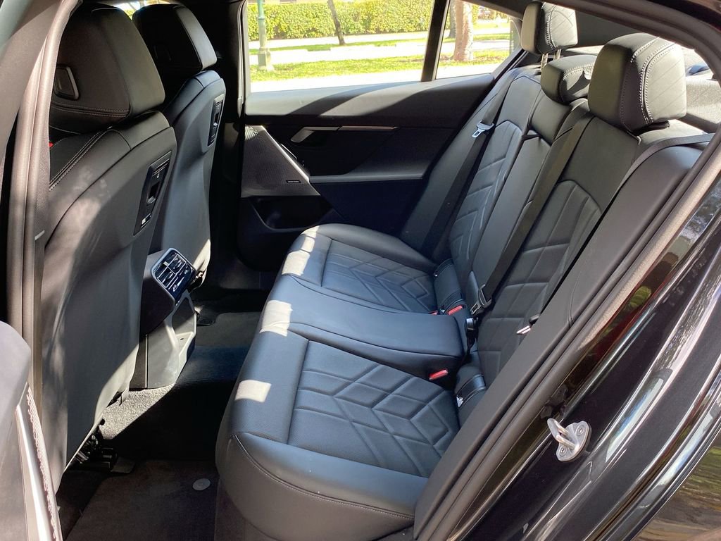 Used 2025 BMW i5 eDrive40i w/ Premium Package image 40