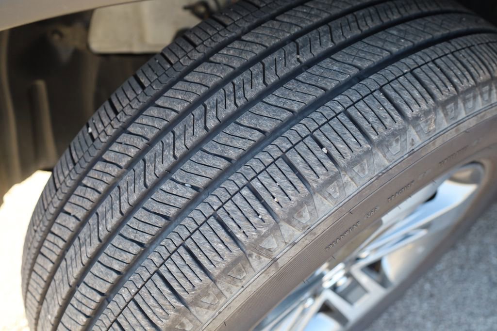 Used 2025 Honda Pilot EX-L image 10