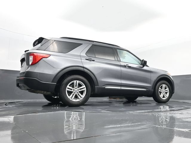 Used 2022 Ford Explorer XLT w/ Equipment Group 202A AWD/4WD image 26