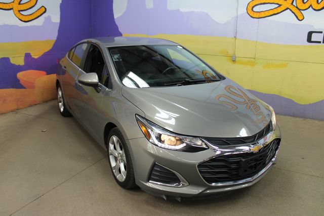 Used 2019 Chevrolet Cruze Premier FWD image 2