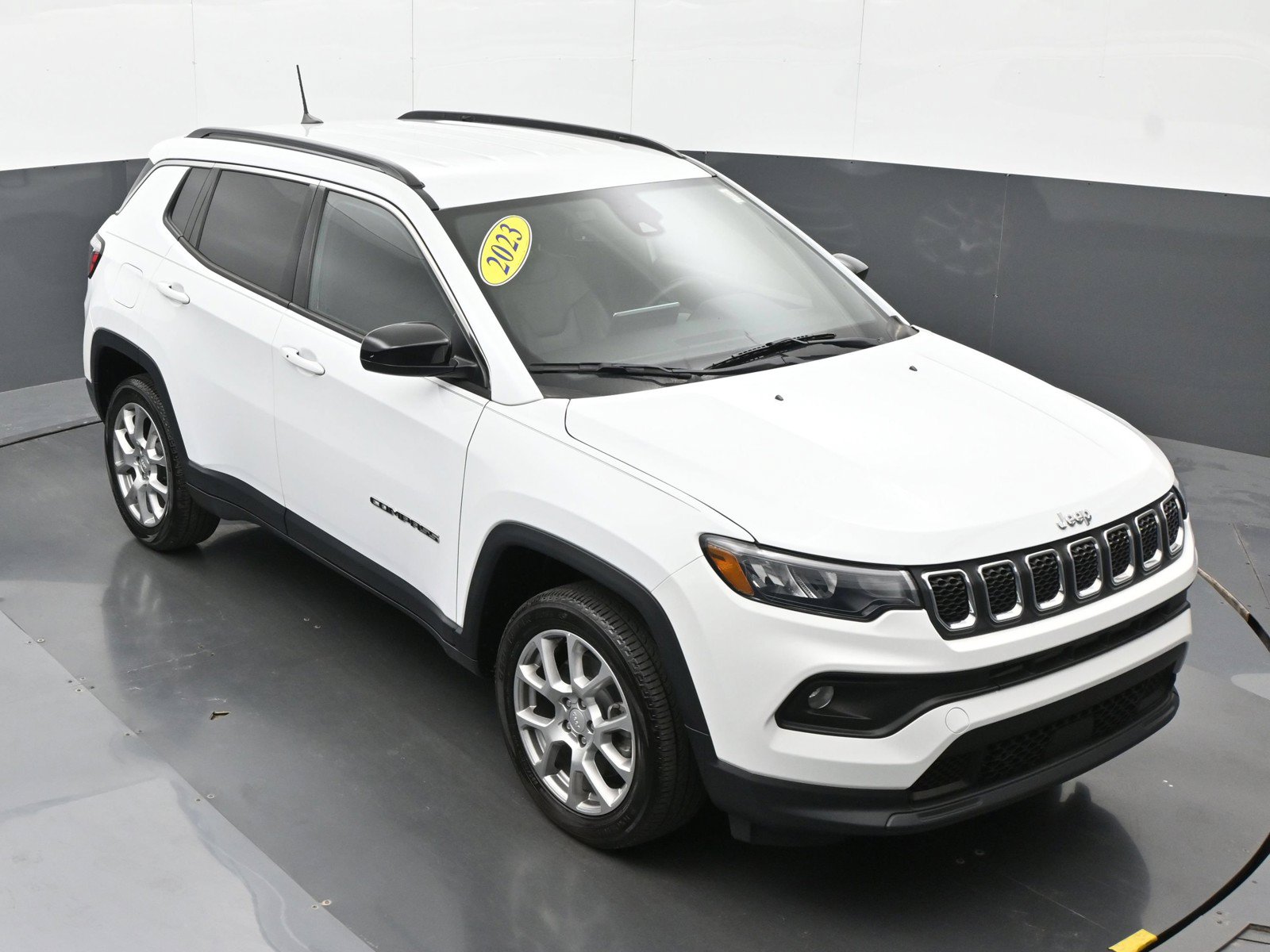 Used 2023 Jeep Compass Latitude AWD/4WD image 33