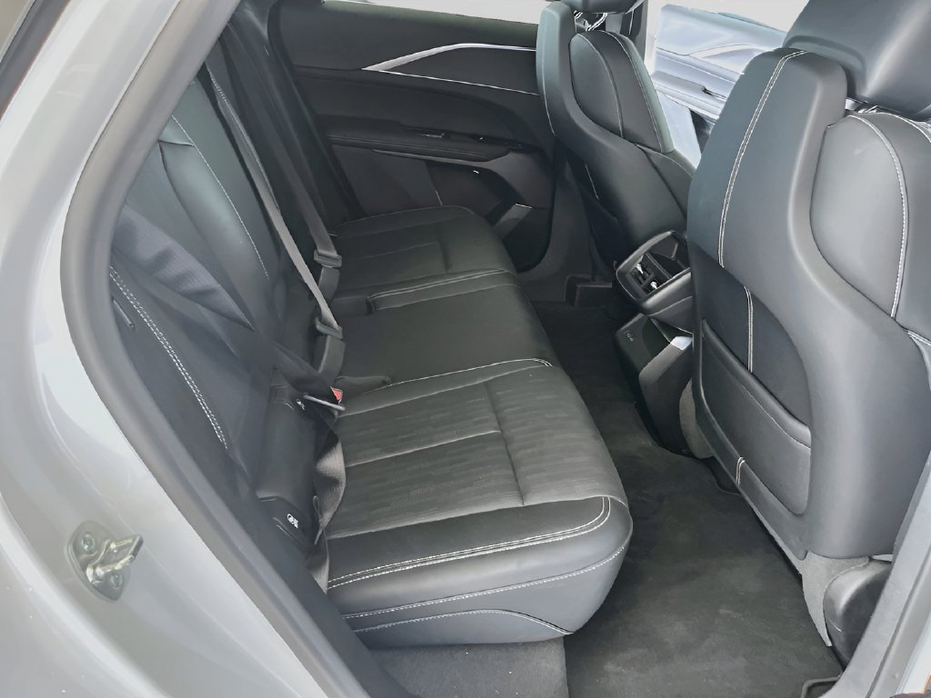Used 2025 Cadillac Lyriq Luxury w/ LPO, Floor Liner Package AWD/4WD image 27