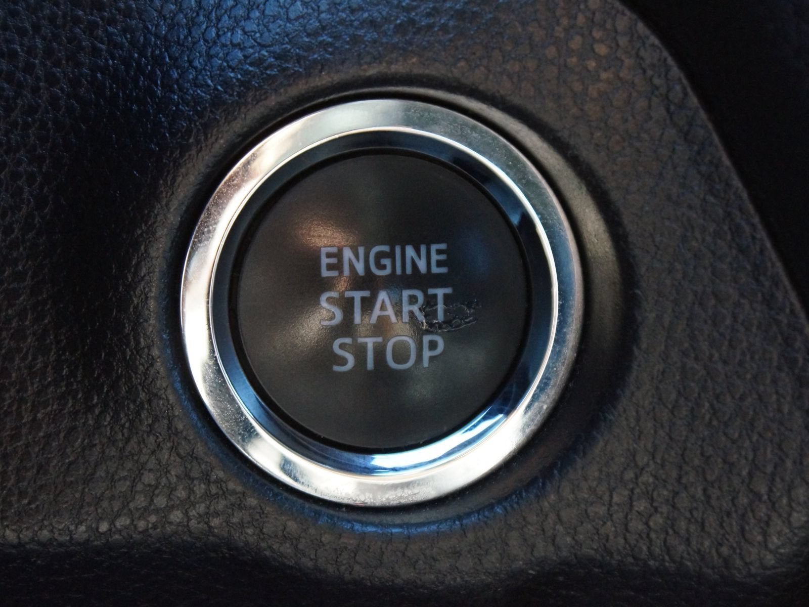 Used 2025 Toyota RAV4 XLE AWD/4WD image 8
