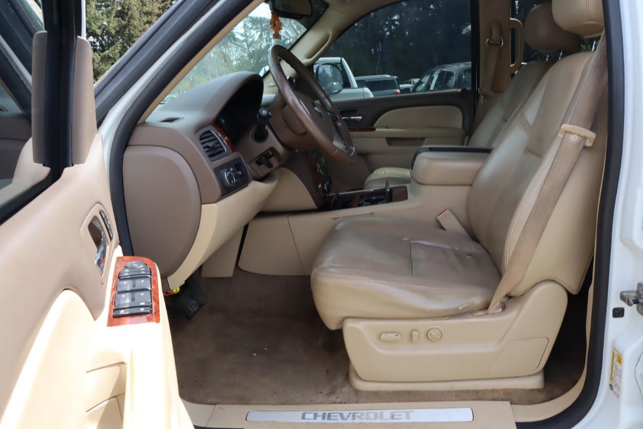Used 2010 Chevrolet Tahoe LTZ RWD image 6