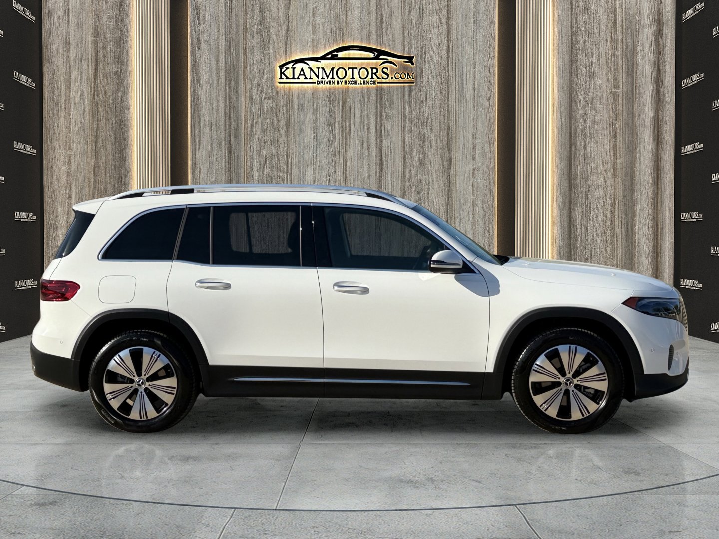 Used 2025 Mercedes-Benz EQB 250+ image 8