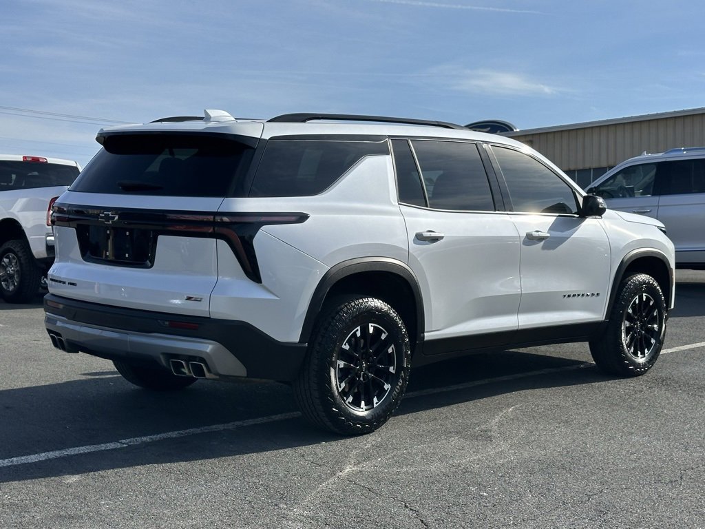 Used 2025 Chevrolet Traverse Z71 w/ Driver Confidence Package image 9
