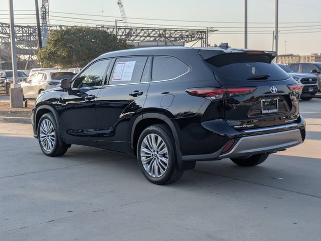 Certified 2025 Toyota Highlander Platinum AWD/4WD image 9