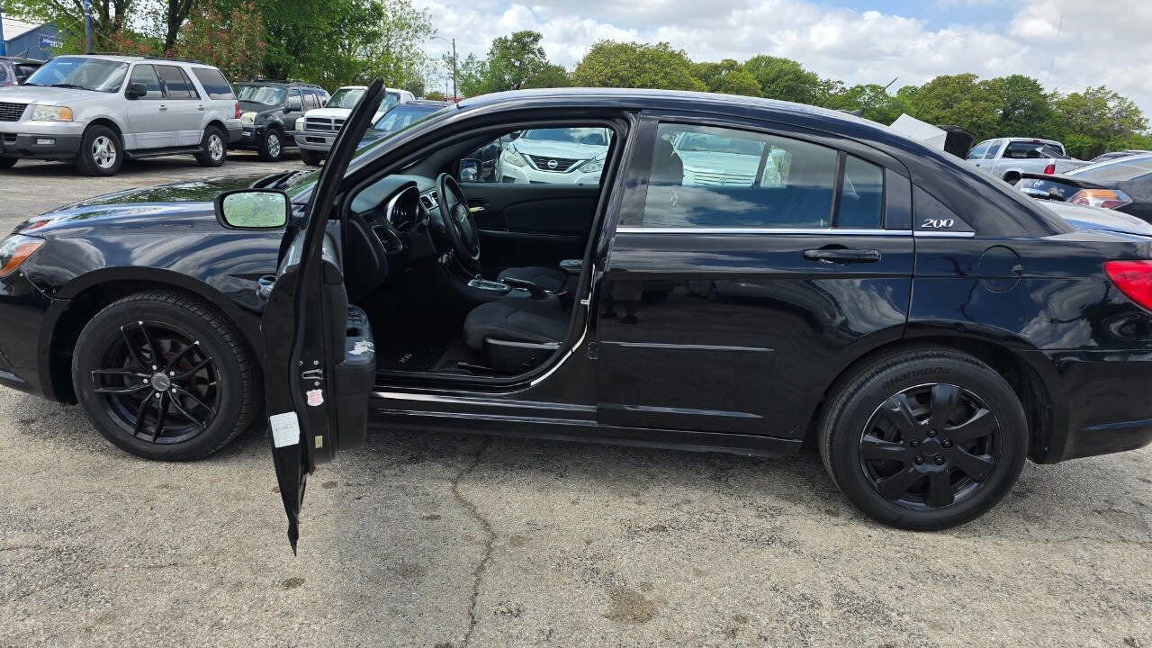 Used 2012 Chrysler 200 LX image 3