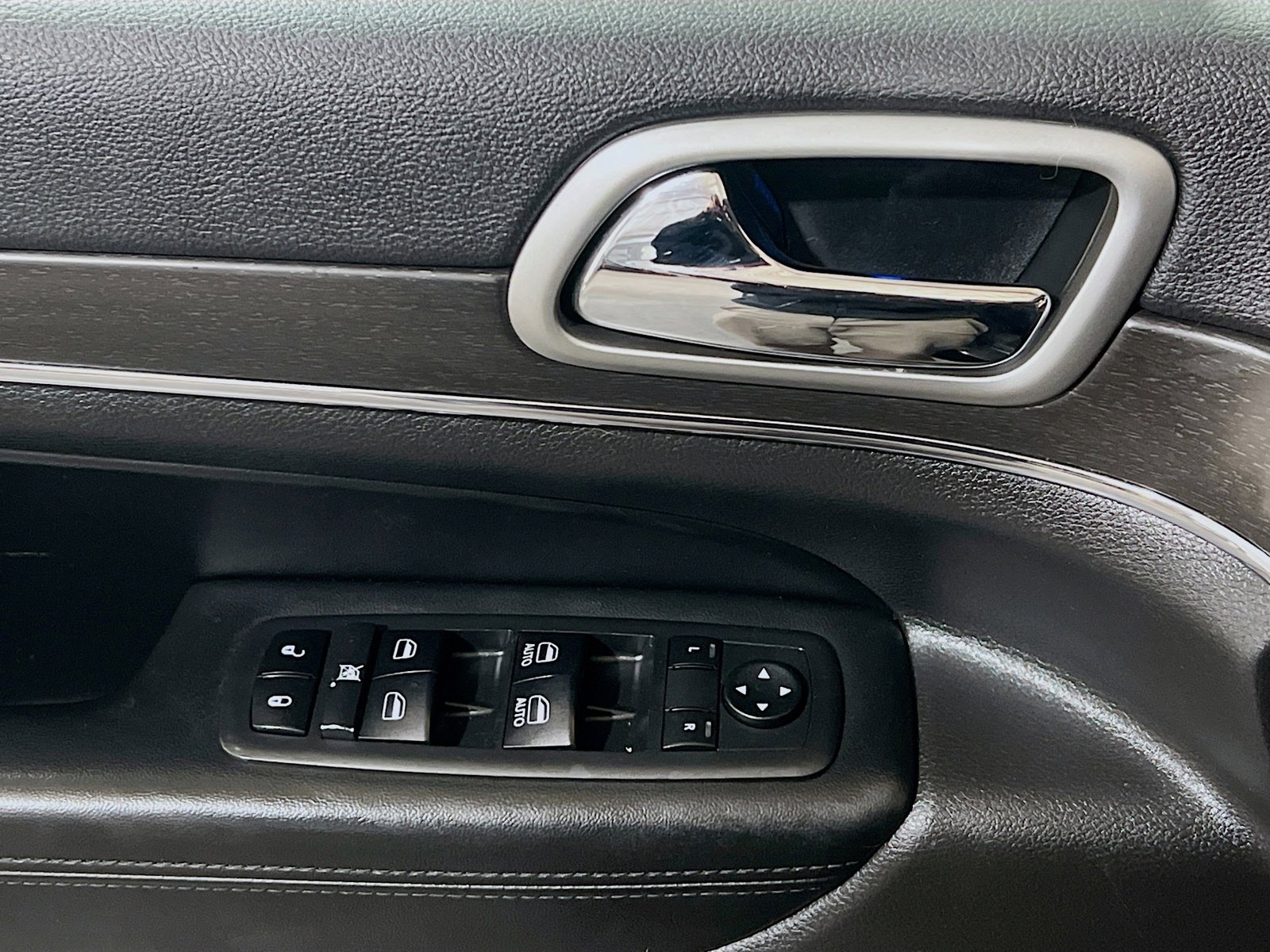 Used 2018 Jeep Grand Cherokee Limited image 14