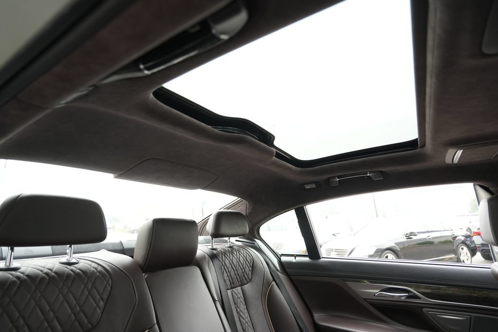 Used 2016 BMW 750i xDrive AWD/4WD image 33